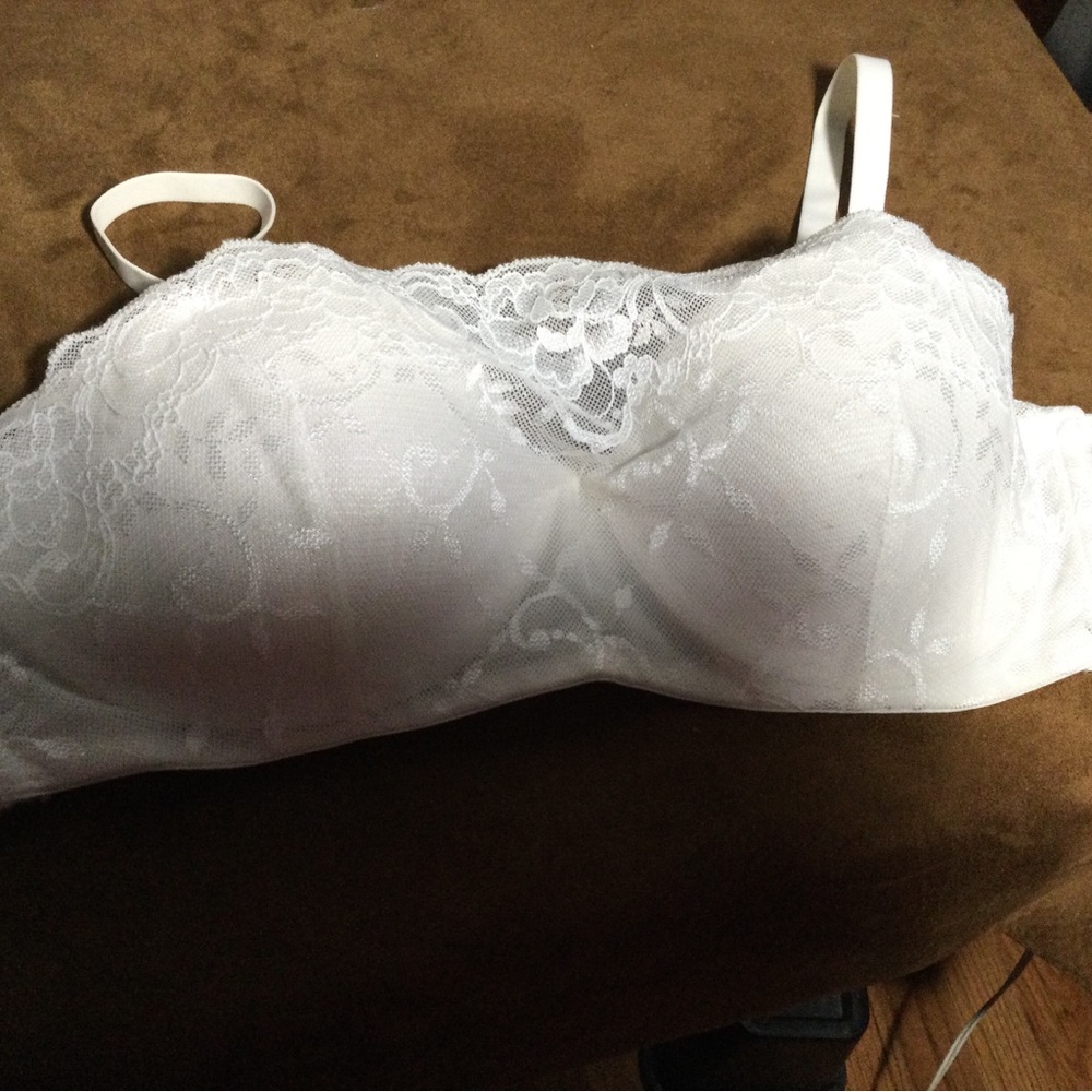 Elegant White strapless Lace Bra - Picture 5 of 6